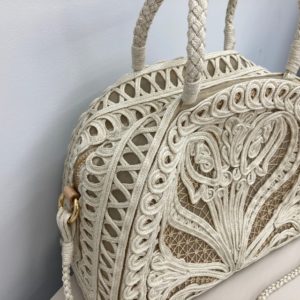 Mame Kurogouchi』コード刺繍半月型ハンドバッグ／Cording Embroidery Demi Lune Handbag (ベージュ)  - Seltie ONLINE STORE